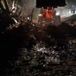 Rize&rsquo;de heyelan nedeniyle kapanan yol yeniden ulaşıma a&ccedil;ıldı