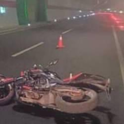 Şebinkarahisar'da t&uuml;nelde motosiklet devrildi: 2 &ouml;l&uuml;