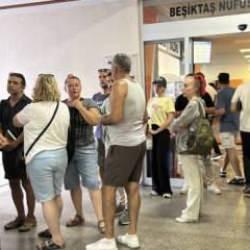 Süre doluyor... İstanbul'da ehliyet yenileme telaşı! Nüfus müdürlükleri doldu taştı