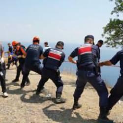 Uçurumdan düşen genç yaralandı