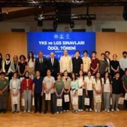 Vali Akın ve Başkan Altay, YKS ve LGS’de dereceye giren Konyalı öğrencilerle buluştu