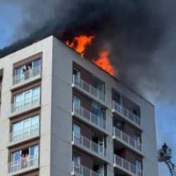 Bağcılar'da 13 katlı binada yangın