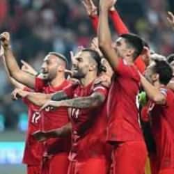 Sürpriz gelişme: Milli yıldız Süper Lig ekibine imzayı attı