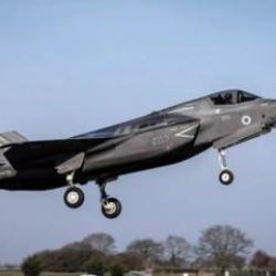 İngiliz F-35'i Japonya'ya acil iniş yaptı