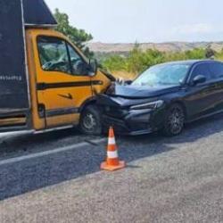 Bursa’da otomobil ile kamyonet kafa kafaya çarpıştı; 6 yaralı