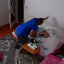 Denizli'de evlat vahşeti: Genç doktor 2 saat dövdüğü yatalak annesini komaya soktu
