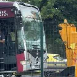Esenyurt'ta metrobüs kazası: Durakta bekleyen metrobüse çarptı