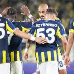 Fenerbahçe Devler Ligi'nde sahaya iniyor! Rakip eski dost Van Persie