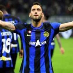 Hakan Çalhanoğlu 'Nezaketen görüştüm' diyerek hayalindeki takımı açıkladı