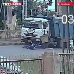 Hayatla ölüm arasındaki o çizgi! Hindistan'da meydana gelen kaza korkuttu