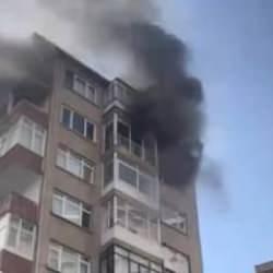 Kadıköy'de 11 katlı binada yangın! Anne ve 2 çocuk kurtarıldı