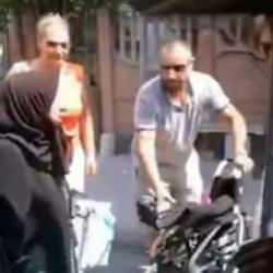 Engelli oğluyla öylece kalakaldı! Sakarya'da kahreden vicdansızlık