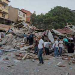 Balıkesir'de 6.1'lik deprem: Yıkılan ve ağır hasarlı binalar var! İşte kurtarılma anları