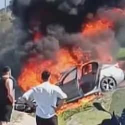 Ümraniye'de kaza yapan otomobil alevlere teslim oldu