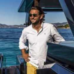 İş adamı Halit Yukay denizde kayboldu: Yatı par&ccedil;alanmış halde bulundu