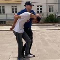 Uyuşturucu ile yakalanan şahıs, polisin serçe parmağını ısırıp kopardı