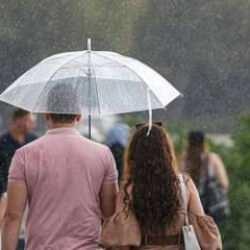 Yeni haftanın ilk günü hava nasıl olacak? Meteoroloji'den 2 bölgeye sağanak uyarısı!