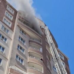 Kayseri'de 14 katlı binada yangın! Mahsur kalanlar kurtarılmaya çalışılıyor