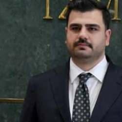 AK Parti’den dikkat çeken uyarı: O fotoğraf büyük bedellerin sembolüdür!