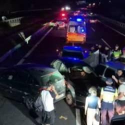 Anadolu Otoyolu'nda 4 ara&ccedil;lık zincirleme kaza meydana geldi