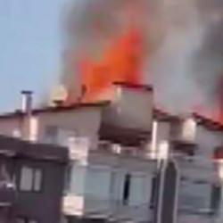Ankara'da 12 katlı binanın çatısında yangın
