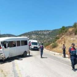 Aydın'da can pazarı! İşçi minibüsü ile hafif ticari araç çarpıştı