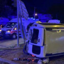 Hafif ticari araç ile ambulans çarpıştı; 5 yaralı