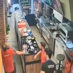 Heimlich manevrası ile müşterisinin hayatını kurtardı