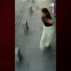 Herkes ka&ccedil;arken o bebeğine koştu! Balıkesir'deki deprem anı kamerada