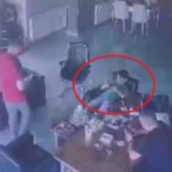 İşte 8 yaşındaki Ege&rsquo;nin ağır yaralandığı oto galeriye silahlı saldırı anı 