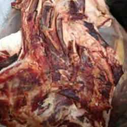 Mersin'de bir markette bozulmuş et ele ge&ccedil;irildi