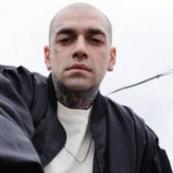 Rap&ccedil;i Ezhel'den tepki &ccedil;eken 'T&uuml;rkl&uuml;k' yorumu: 'T&uuml;rkl&uuml;ğ&uuml;mden utan&ccedil; duyuyorum'