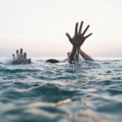 Samsun'da boğulmak üzere olan 3 kişi kurtarıldı