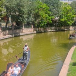 Sıcak havada gondol sefası: Venedik’e gitmeye gerek yok!