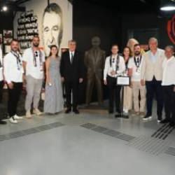 Süleyman Seba'nın heykeli Beşiktaş müzesinde yerini aldı