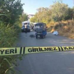 Yol ortasında duran 3 tekerlekli motosikletinde ölü bulundu