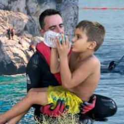 12 saatin ardından mucize kurtuluş! Kayalıklara tırmanarak kurtuldular