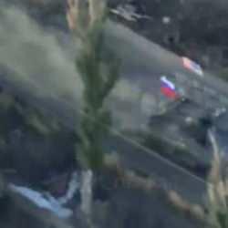 ABD bayrağı taşıyan rus zırhlı birliğinin g&ouml;r&uuml;nt&uuml;s&uuml; sosyal medyada viral oldu