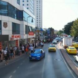 Beşiktaş’ta gece yarısı sıraya girdiler: Hediye çeki için 8 saat kuyrukta beklediler