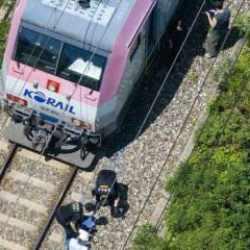Güney Kore'de feci kaza... Tren ray kenarında çalışan işçilere çarptı! 