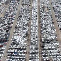 Haydarpaşa Limanı'nda binlerce ithal sıfır ara&ccedil; havadan g&ouml;r&uuml;nt&uuml;lendi