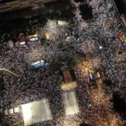 Hükümet karşıtı protestolara milyonluk katılım! Tel Aviv'i titreten kabalık! 
