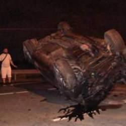 İnanılmaz kaza! Hurdaya dönen cipten burunları kanamadan çıktılar