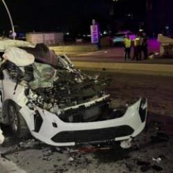 İstanbul'da feci kaza: TIR’a arkadan çarptı : 1 ölü, 4 yaralı