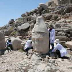 Bakan Ersoy duyurdu: Nemrut’ta yeni dönem! Dev taşlara nefes oldu