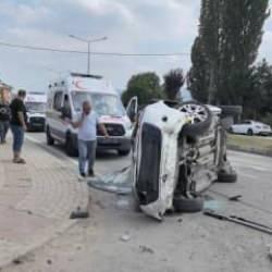 Ref&uuml;je &ccedil;arpıp takla attı! Yaralılar var