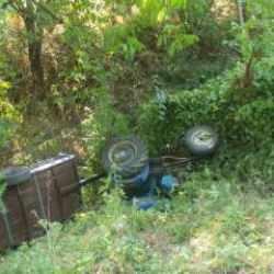 Şarampole yuvarlanan trakt&ouml;r&uuml;n s&uuml;r&uuml;c&uuml;s&uuml; ağır yaralandı