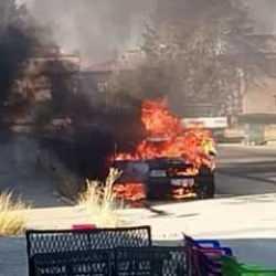 Seyir halindeyken alev alan otomobil yandı