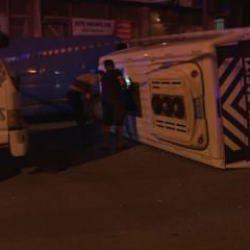 Sultanbeyli'de servis minibüsü otomobil ile çarpıştı: Çok sayıda yaralı var!