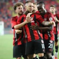 Süper Lig maçı nefesleri kesti! 90+5'te kazandılar